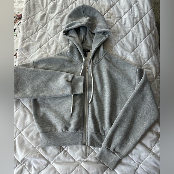 Forever 21 Tops - Grey crop top zipper front hoodie